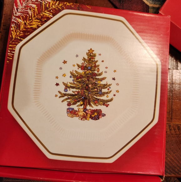Nikko CHRISTMASTIME 4 dinner plates - Picture 2 of 3